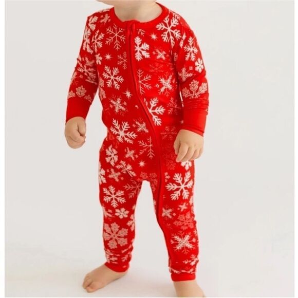 Posh Peanut NWT Zima Snowflake Fitted Convertible
Footie Pajamas 6 to 9 months - Picture 5 of 8